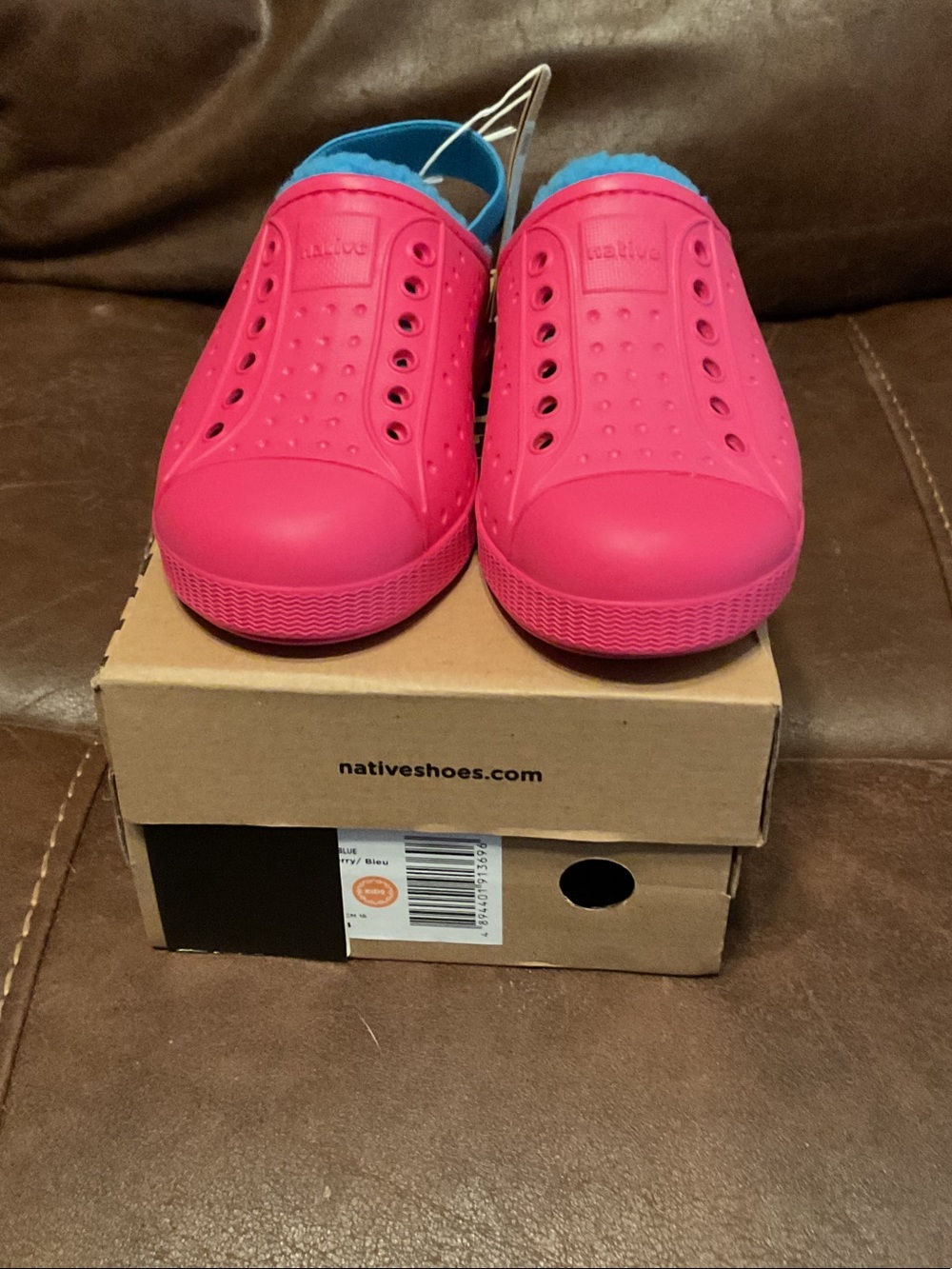 Native Kids native Jefferson cozy  Shoe in Bright Pink with Blue Liner size 9